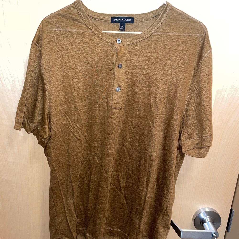 Banana Republic quarter button up tee